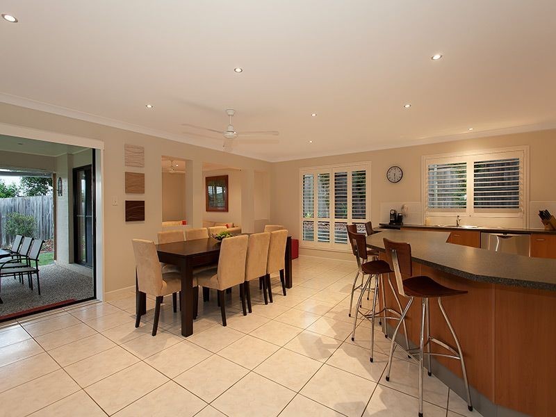 16 Ellerwood Place, Sinnamon Park QLD 4073