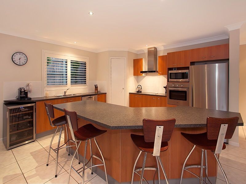 16 Ellerwood Place, Sinnamon Park QLD 4073