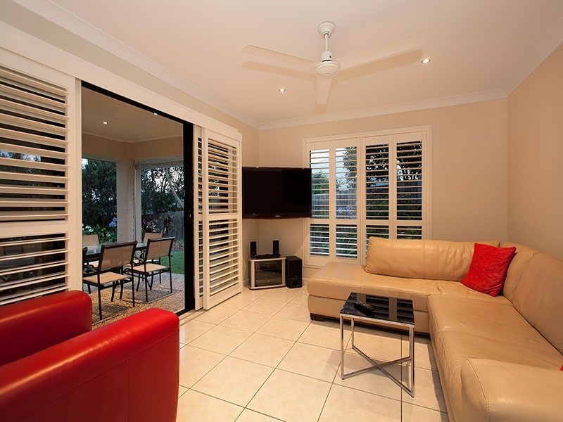 16 Ellerwood Place, Sinnamon Park QLD 4073