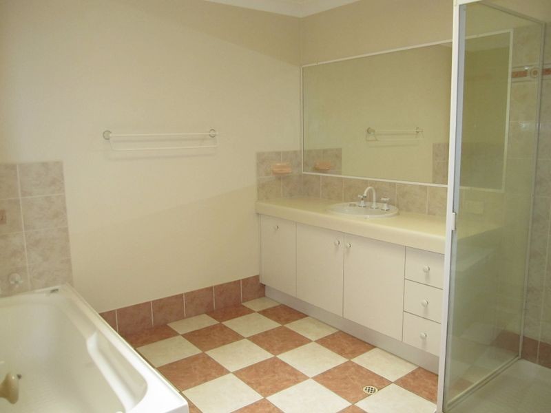 12 St Clair Crescent, Wishart QLD 4122