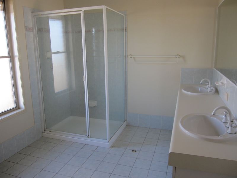 12 St Clair Crescent, Wishart QLD 4122