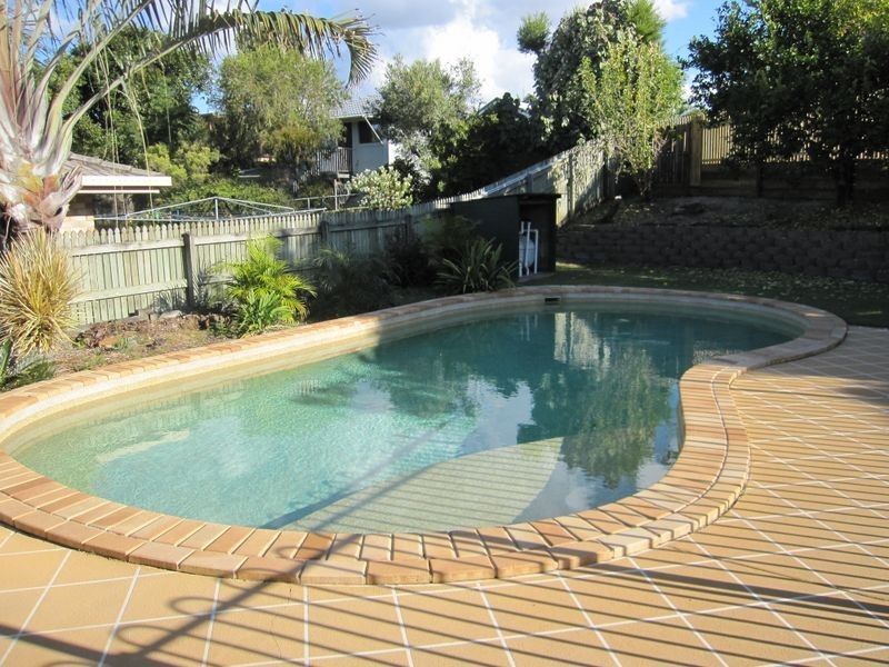 12 St Clair Crescent, Wishart QLD 4122