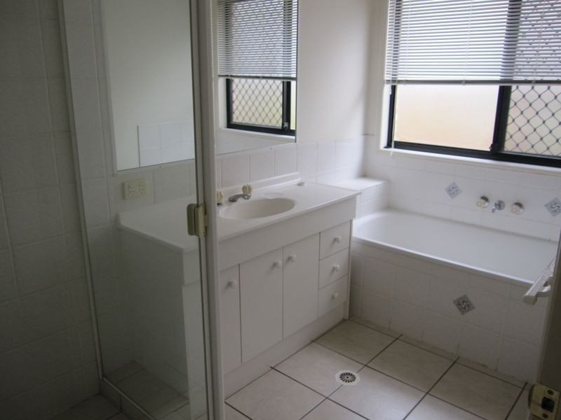 5 Apple Blossom Place, Eight Mile Plains QLD 4113