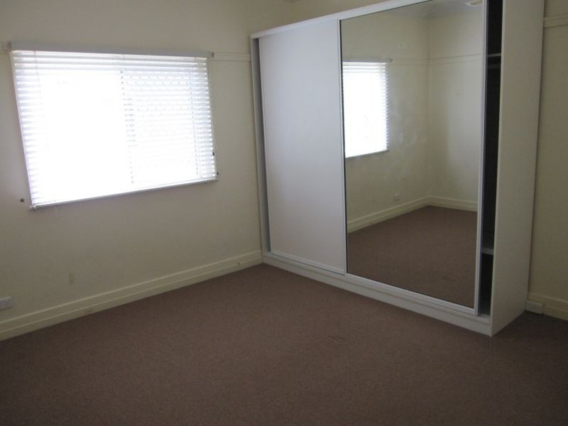 18 Broadwater Road, Mount Gravatt East QLD 4122