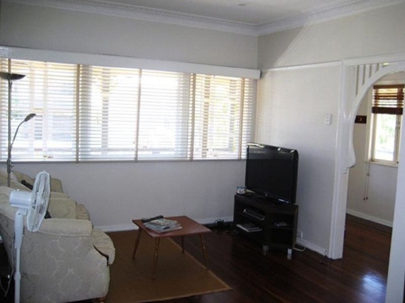 117 Morehead Avenue, Norman Park QLD 4170