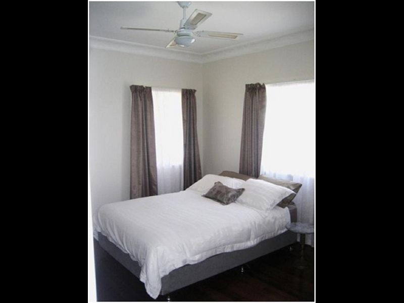 117 Morehead Avenue, Norman Park QLD 4170