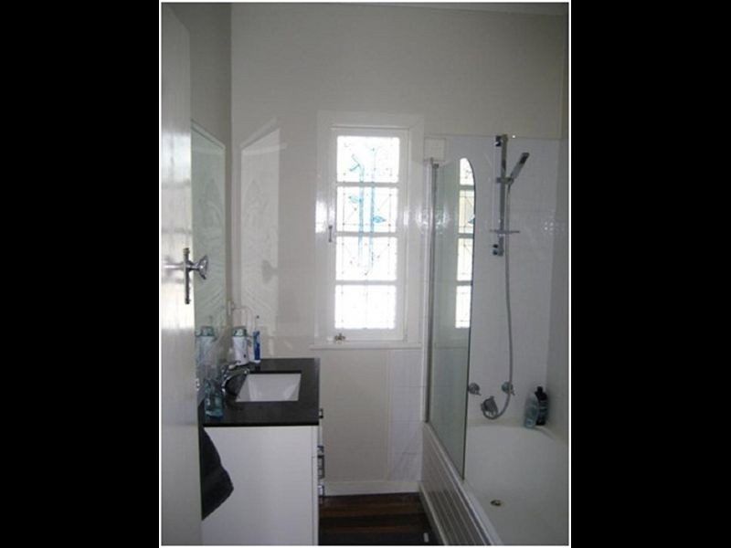 117 Morehead Avenue, Norman Park QLD 4170