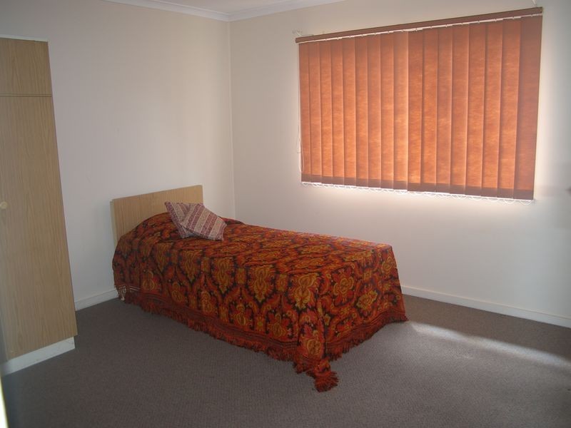 2/12 Arnold Street, Holland Park QLD 4121