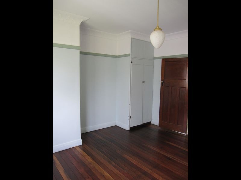 52 Barter Avenue, Holland Park QLD 4121