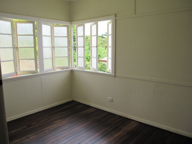 52 Barter Avenue, Holland Park QLD 4121