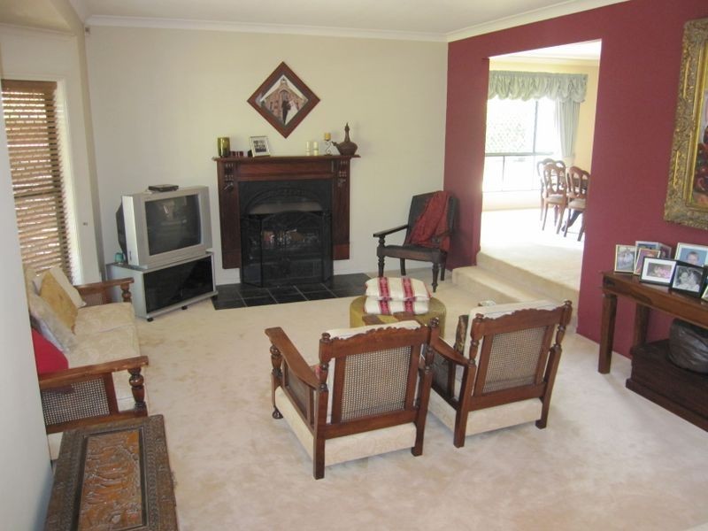 4 Kensington Place, Wishart QLD 4122