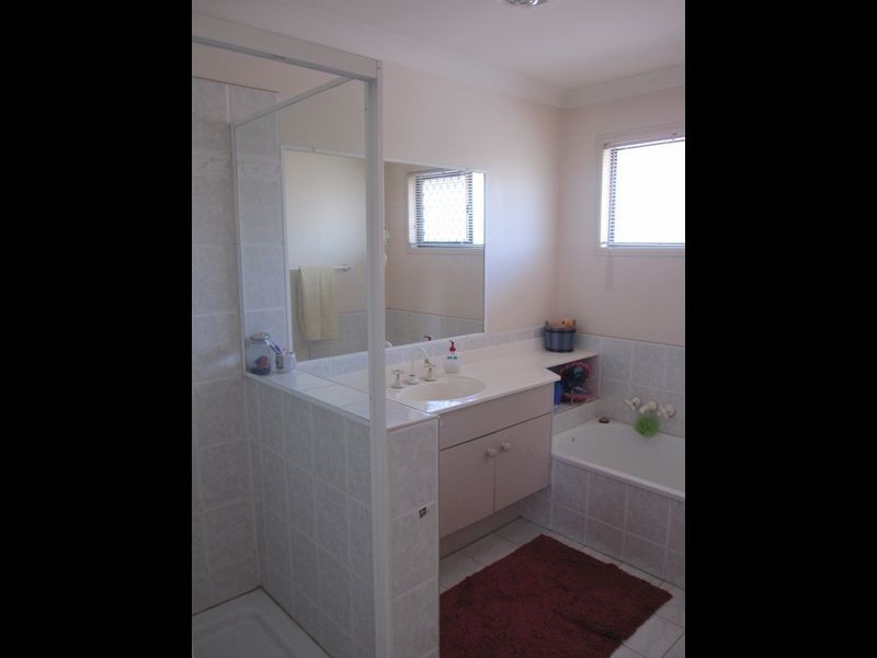 4 Kensington Place, Wishart QLD 4122