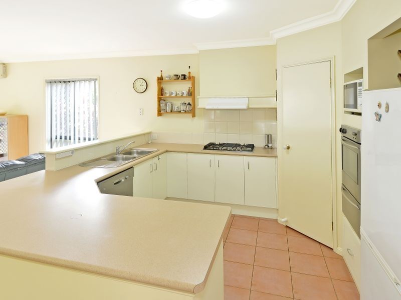 37 Coventry Circuit, Carindale QLD 4152