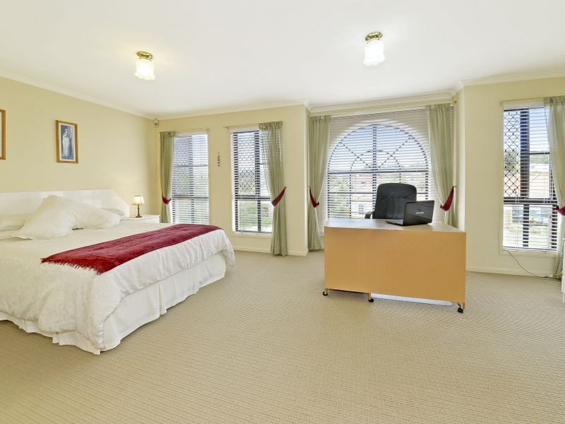 37 Coventry Circuit, Carindale QLD 4152