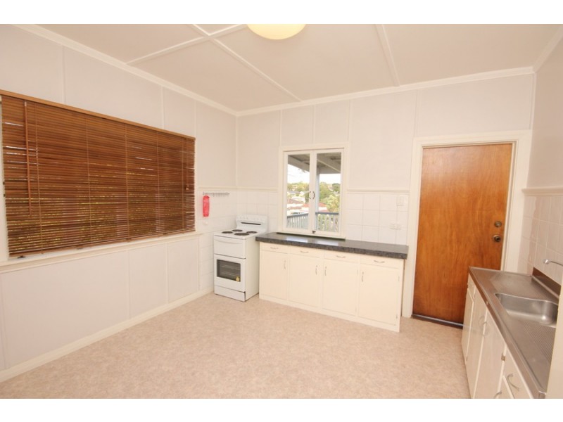 111 Creek Road, Mount Gravatt East QLD 4122