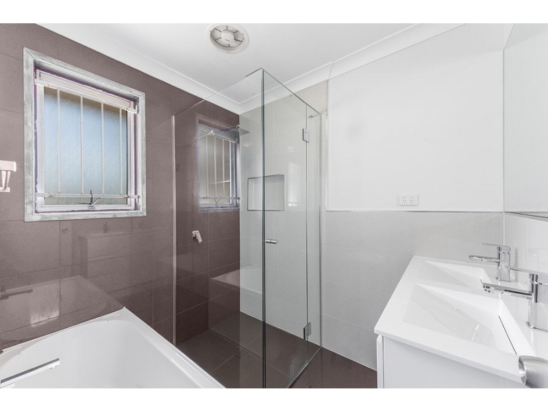 529 Broadwater Road, Mansfield QLD 4122