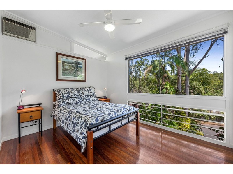 5 Baloo Street, Holland Park West QLD 4121