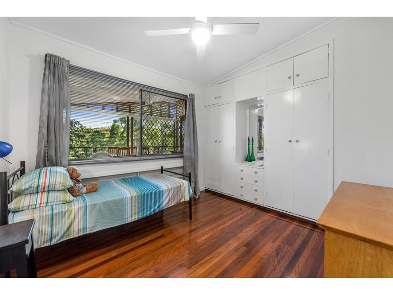 5 Baloo Street, Holland Park West QLD 4121