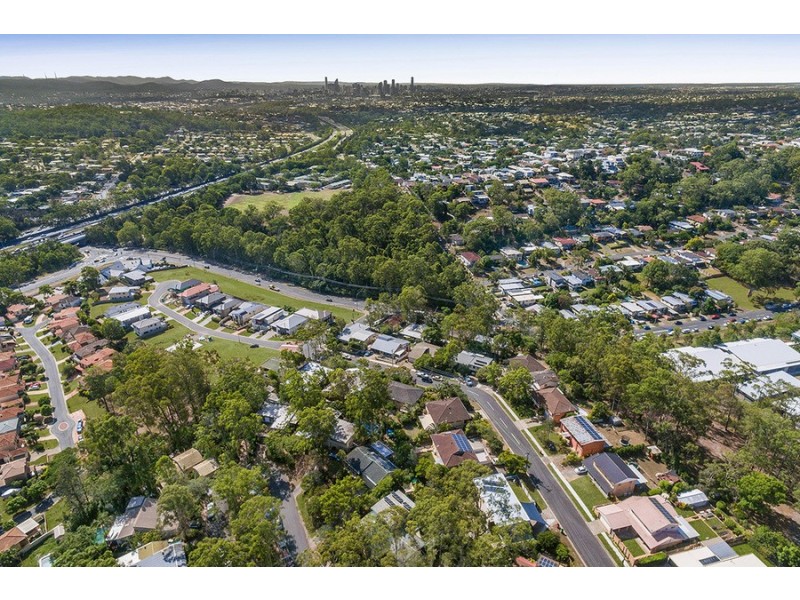 5 Baloo Street, Holland Park West QLD 4121