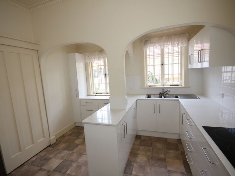 37 Percival Terrace, Holland Park QLD 4121