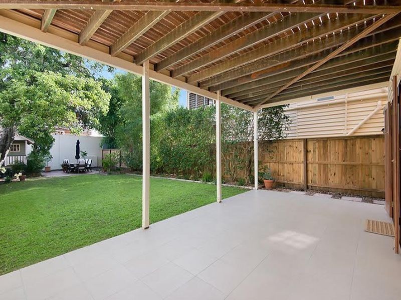 106 Malcolm Street, Hawthorne QLD 4171