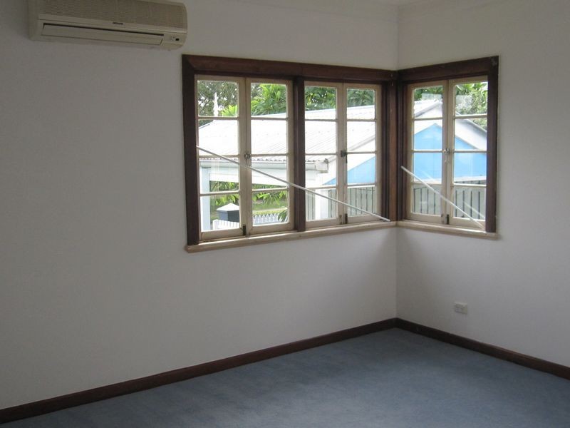 8 Cradock Street, Holland Park QLD 4121