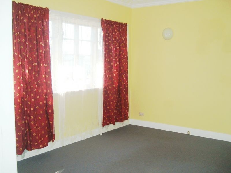 8 Cradock Street, Holland Park QLD 4121