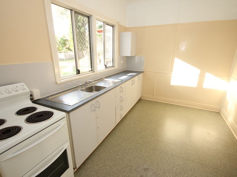 302 Nursery Road, Holland Park QLD 4121