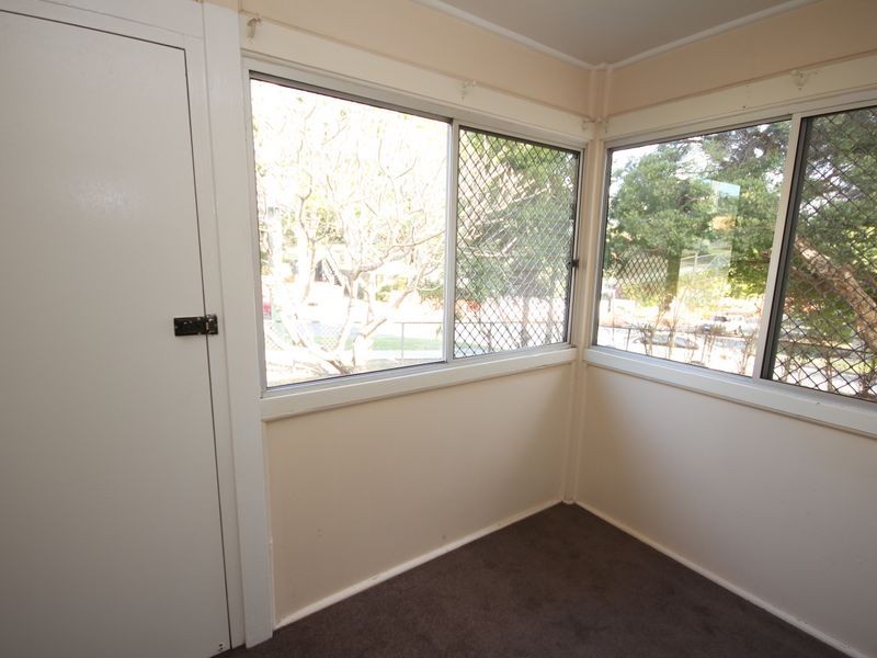 302 Nursery Road, Holland Park QLD 4121