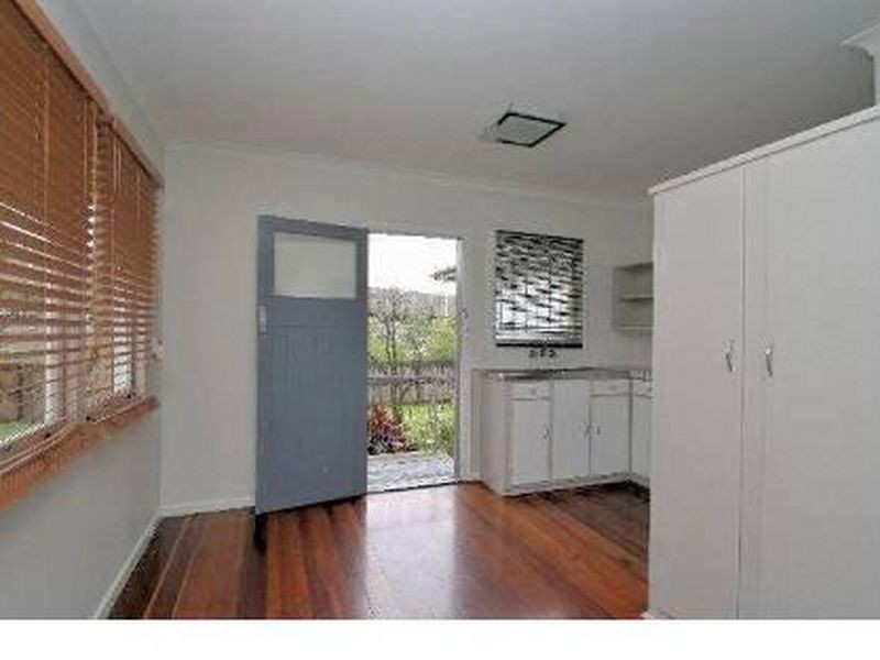 2/70 Abingdon Street, Woolloongabba QLD 4102