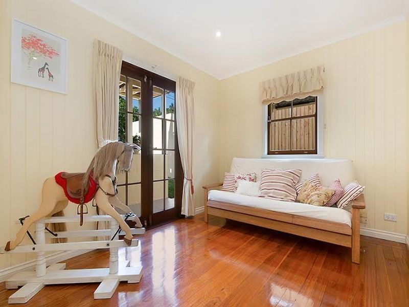 106 Malcolm Street, Hawthorne QLD 4171