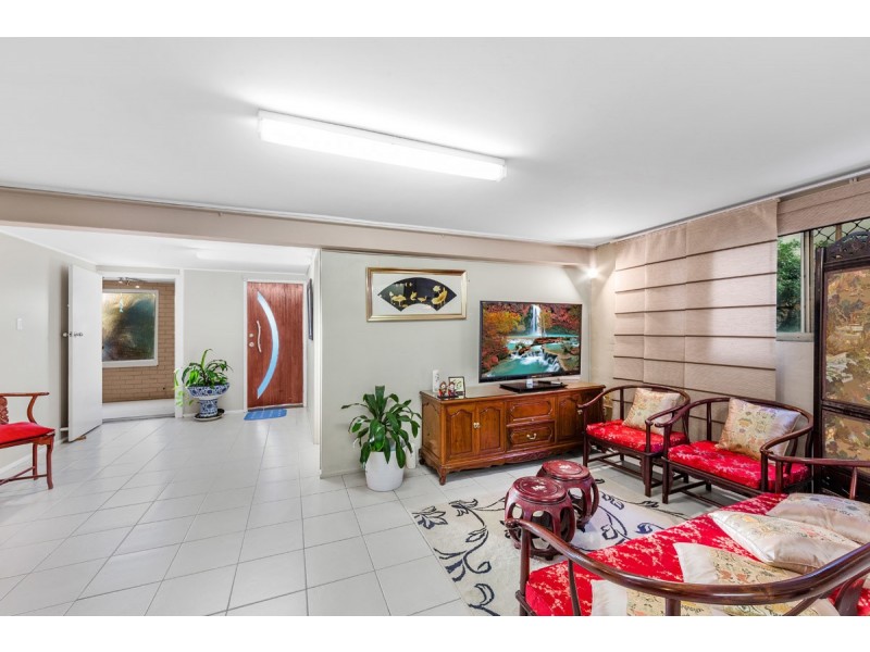 51 Morialta Street, Mansfield QLD 4122