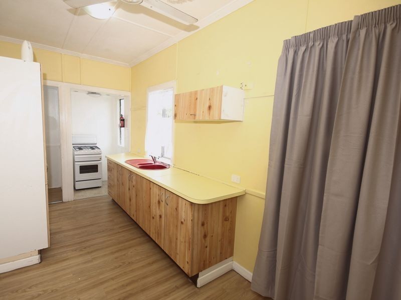 8 Cradock Street, Holland Park QLD 4121