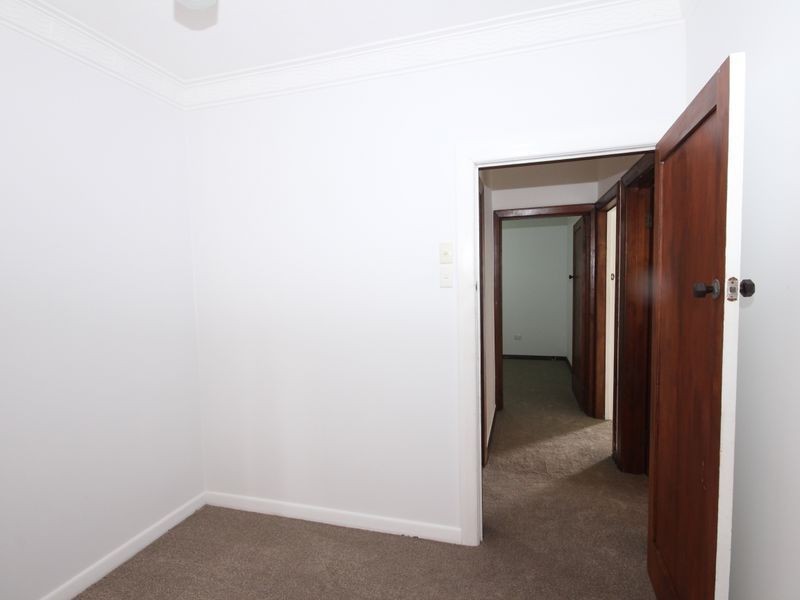 8 Cradock Street, Holland Park QLD 4121