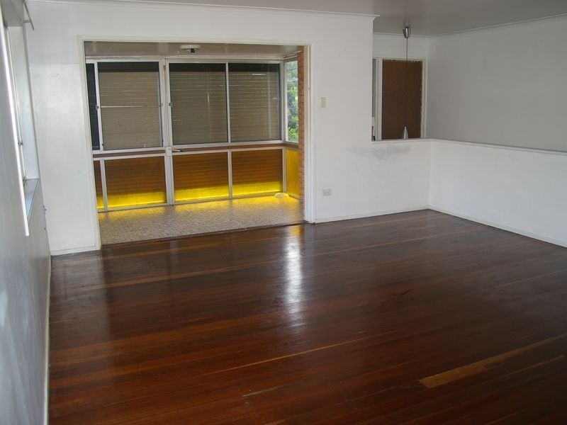 10 Montreal Street, Wishart QLD 4122