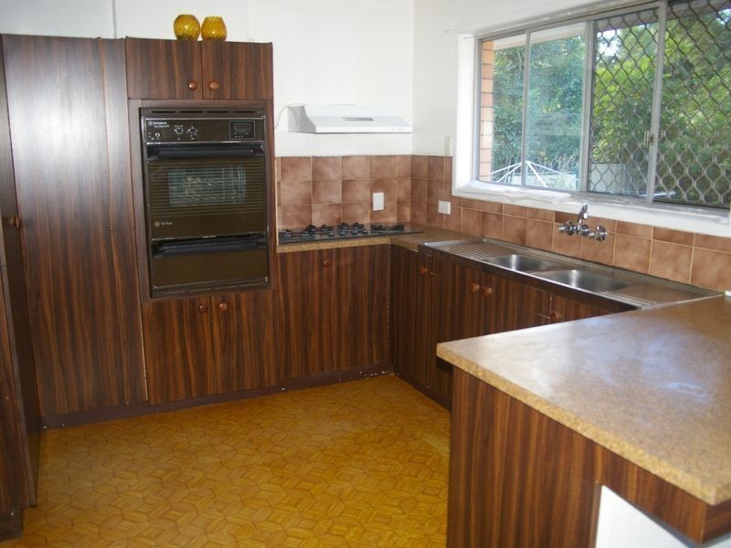 10 Montreal Street, Wishart QLD 4122