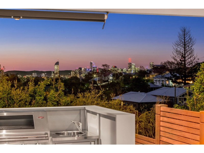 15 Sylvia Street, Camp Hill QLD 4152