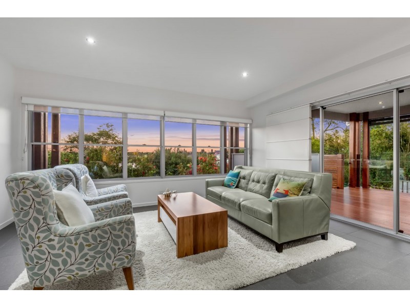 15 Sylvia Street, Camp Hill QLD 4152