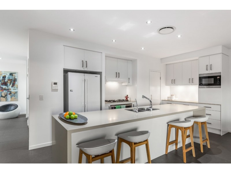 15 Sylvia Street, Camp Hill QLD 4152