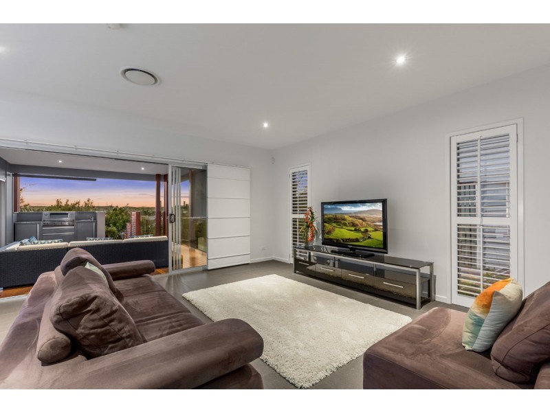 15 Sylvia Street, Camp Hill QLD 4152