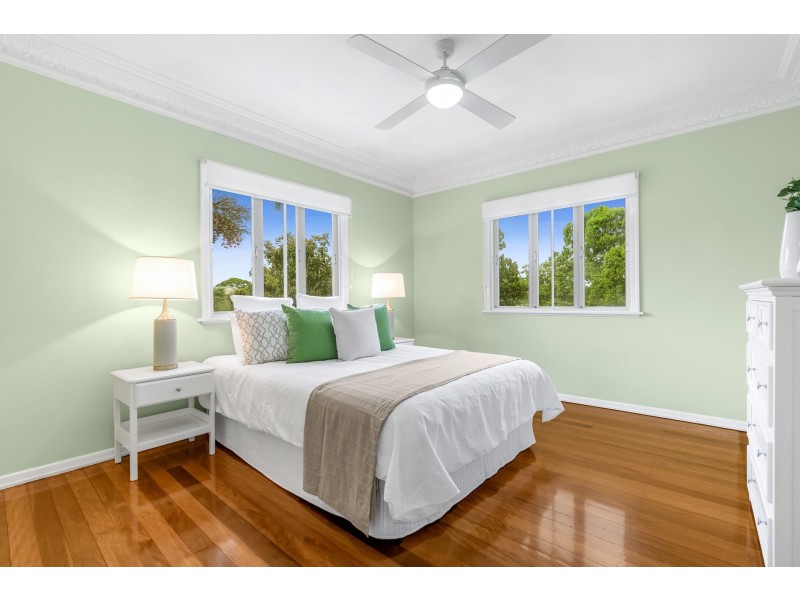 18 Nantwich Street, Mount Gravatt East QLD 4122