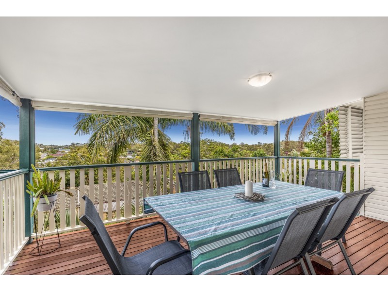 12 Pareena Crescent, Mansfield QLD 4122