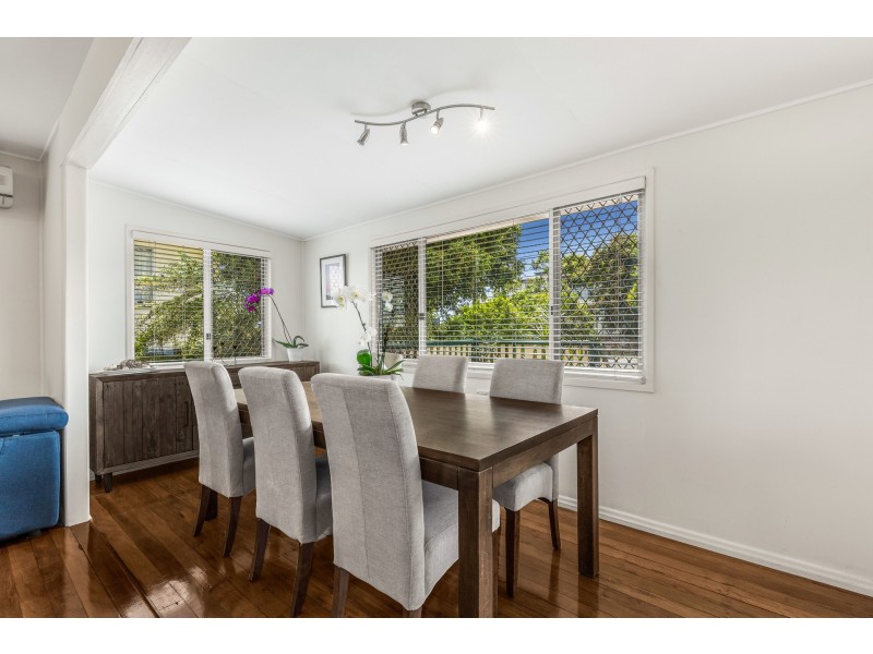 12 Pareena Crescent, Mansfield QLD 4122