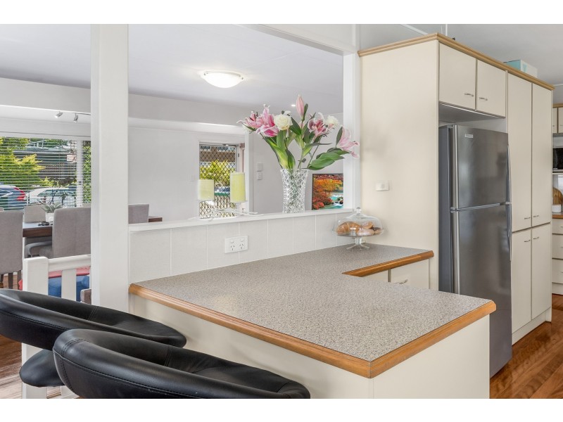 12 Pareena Crescent, Mansfield QLD 4122