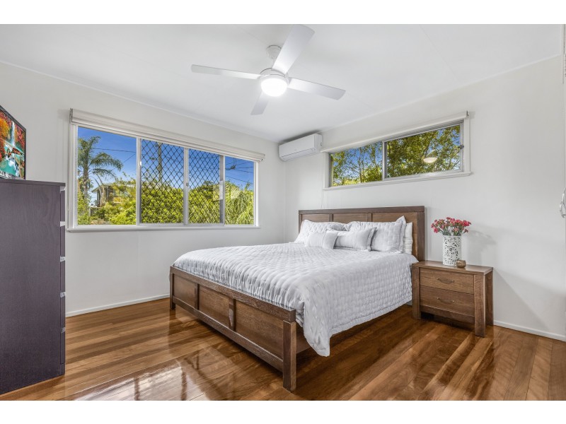 12 Pareena Crescent, Mansfield QLD 4122