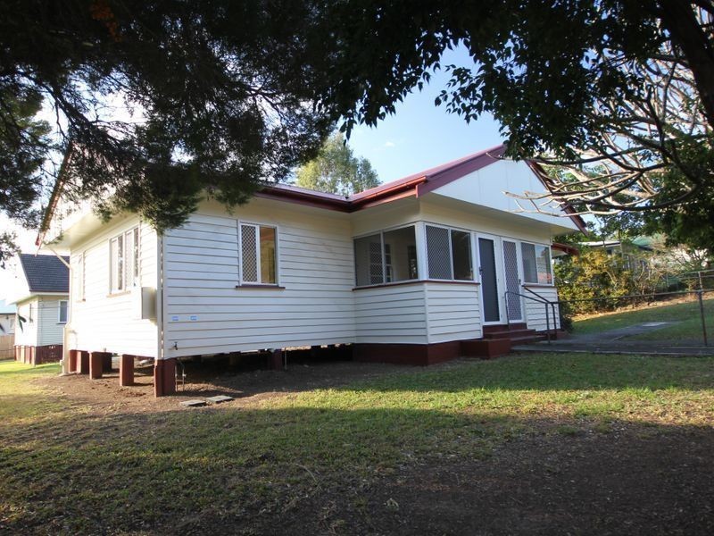 302 Nursery Road, Holland Park QLD 4121