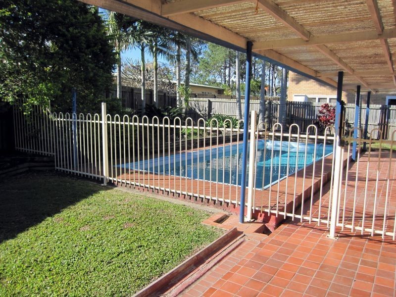 4 Mintern Street, Macgregor QLD 4109