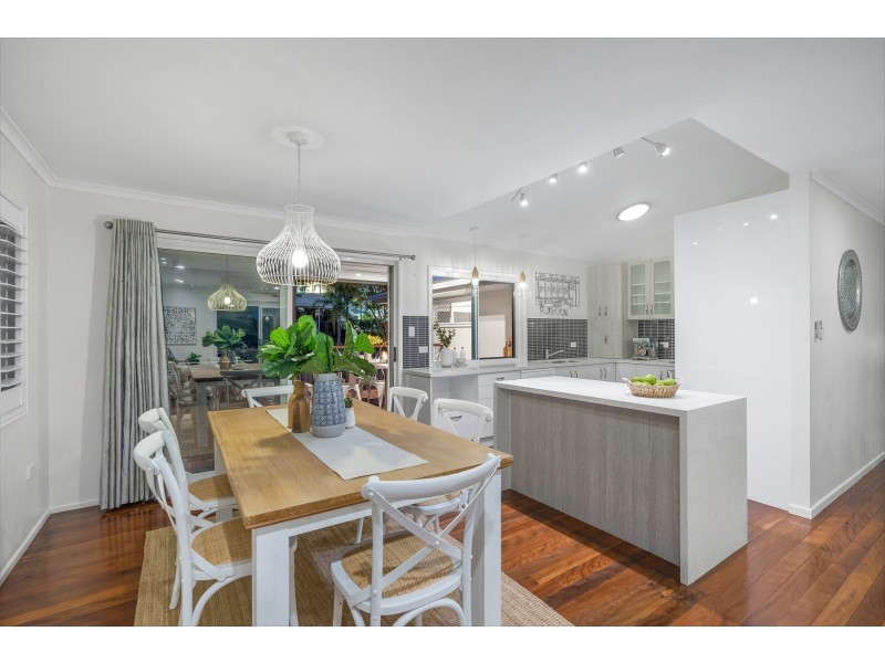 27 Raintree Street, Mansfield QLD 4122