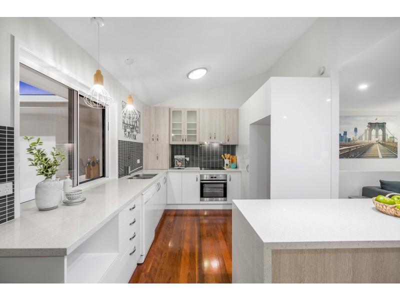 27 Raintree Street, Mansfield QLD 4122