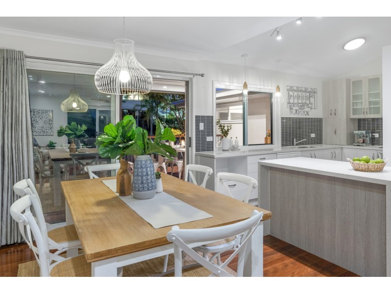 27 Raintree Street, Mansfield QLD 4122